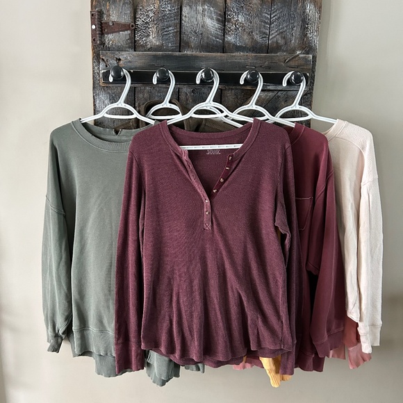 (7) Women's aerie & American Eagle Large & Extra Large Tops all for $100 - Picture 6 of 6